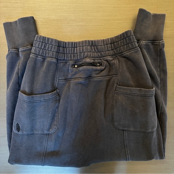 Free People Movement June Bug Jogger Navy Shade - Size XS - Picture 8 of 9